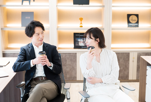 付き合ってない仲良い男女の特徴16個！職場・両思い？ - Trairy Media