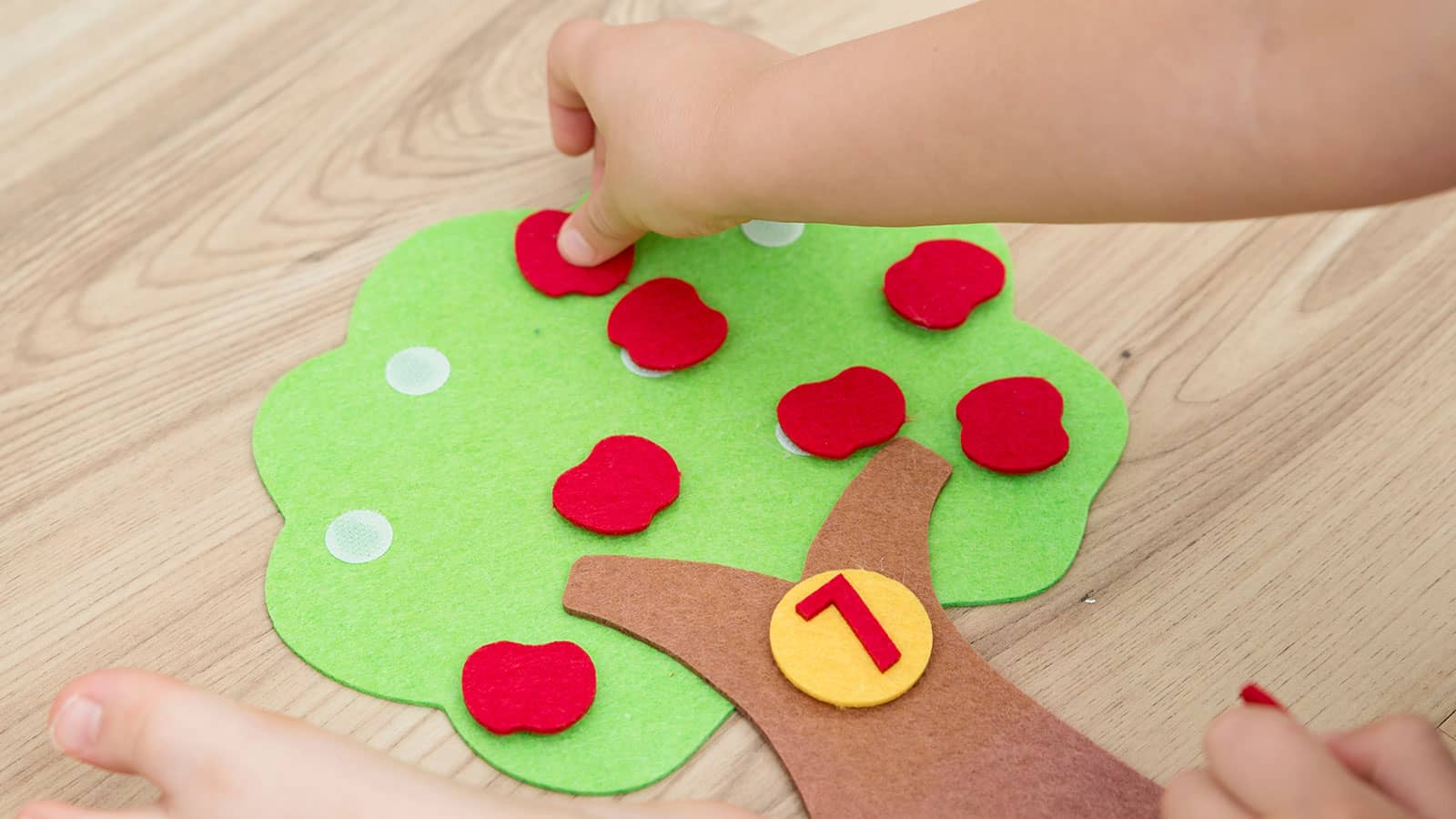 自分だけの手作りおもちゃ 2歳児 ゆきぐみ-白川グループ 社会福祉法人白川園、学校法人吉良学園、医療法人白川会 のホームページです。白川グループ 社会福祉法人白川園、学校法人吉良学園、医療法人白川会 のホームページです