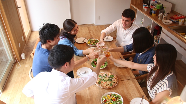 多文化共生シェアハウス「コモンフルール」。高齢女性と外国人介護職が住む家が描くこれからの暮らし住まいの本当と今を伝える情報サイト LIFULLHOME& 039;S PRESS