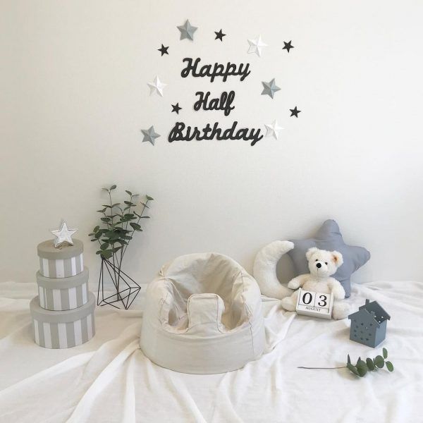 誕生日タペストリーを100均で手作りする方法セリアの布でオシャレに名前入りも簡単♪出張撮影ナビ