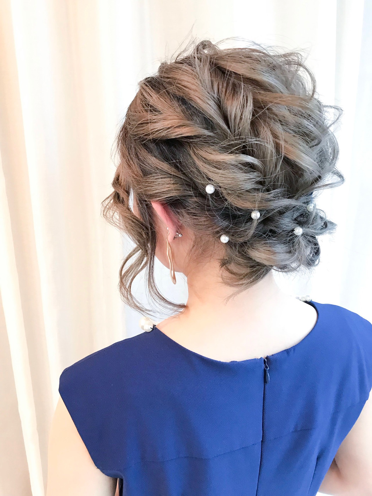 結婚式のお呼ばれにNGな髪飾りは？マナーOKなヘアアクセサリーまとめ - IKINAイキナ