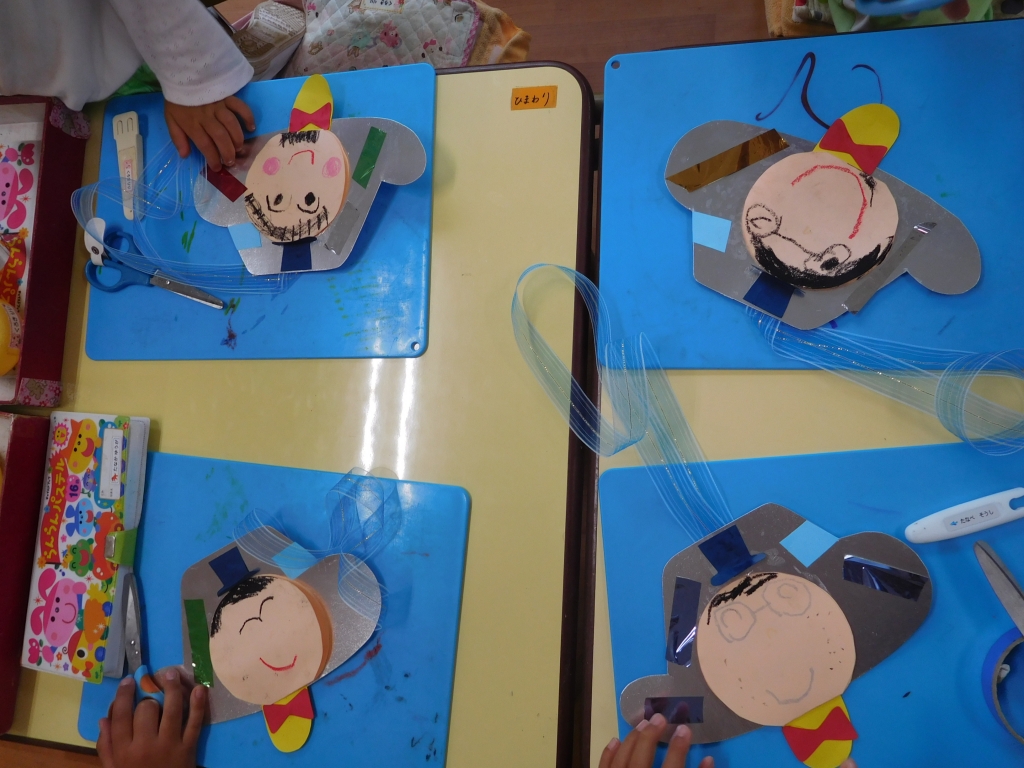 5月12日は母の日ですね♡各クラスでは大好きなママへ心を込めてプレゼントを作りましたよ *´꒳`* ☆向かって左上は年長さんメモスタンド 頑張って書いたメッセージ♡嬉しくて泣いちゃいますね ；ω；☆右上は年中さん 小物入れ☆右真ん中は年少さん レターポケット