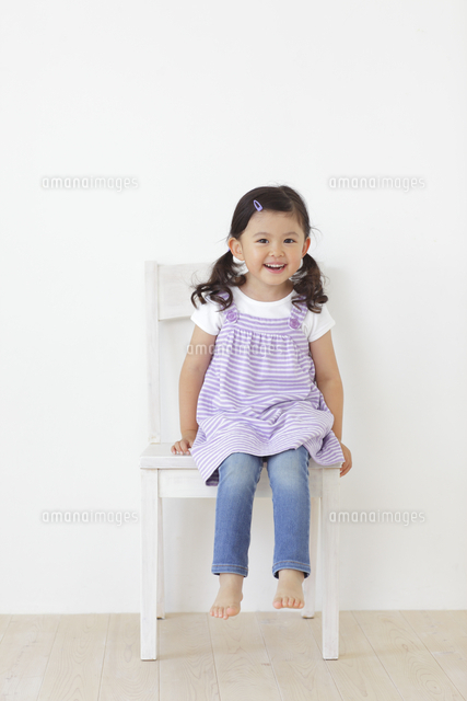 小さい女の子の写真素材・画像素材 Image 47110691