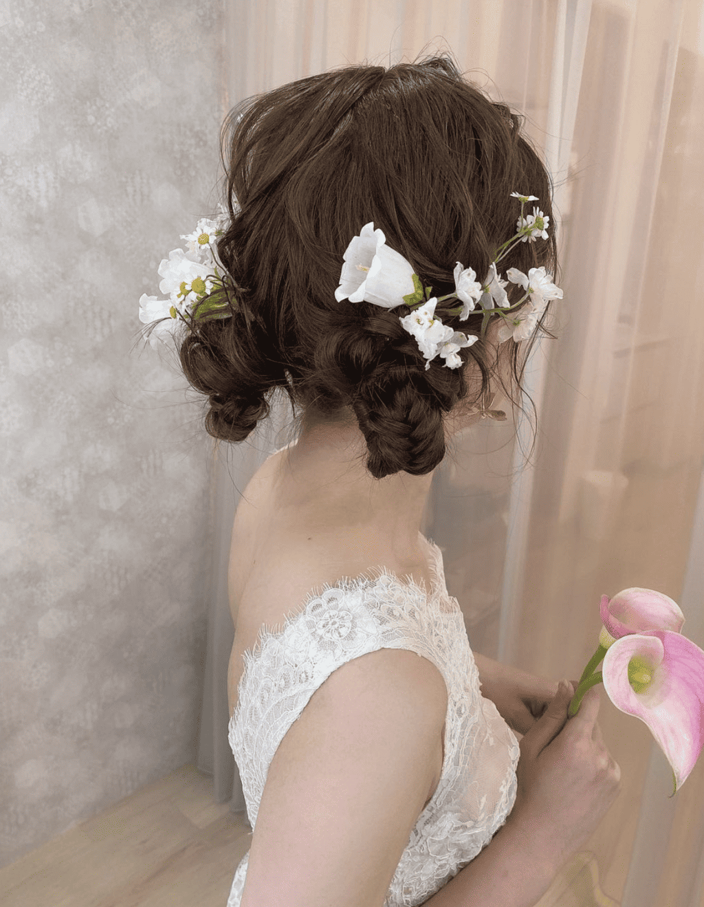 ウエディングヘアは“ミディアム”がかわいい！おすすめアレンジ特集