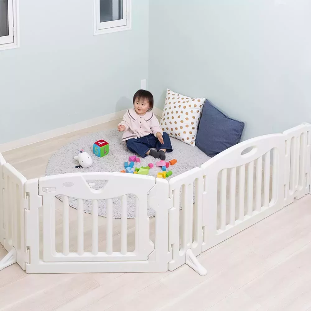 狭い賃貸で赤ちゃんを遊ばせるテレビ台ガード