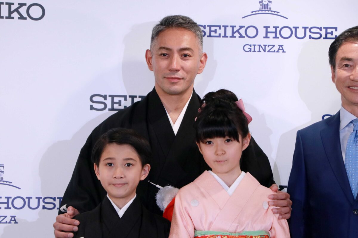 市川團十郎 吉例顔見世興行 まねき上げに家族で出席「華やかになる」 京都・八坂神社で成功祈願 芸能 デイリースポーツ online