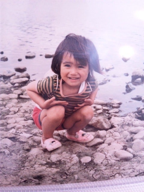 ご褒美ラ王CMに出演してるハーフ風の女優は誰なのでしょうか？白と黒の天使の格好をした子供達の思いやりで幸せを感じる女性は「佐田真由美」さんです！彼女のプロフィールや出演作品を紹介しています。https:dramac.jp cm-josei-raoラ王佐田真由美日清