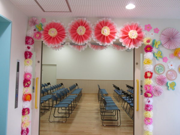 K-16 保育園の卒園式ホテルサプライズ バルーン装飾はアニプラバルーンへ