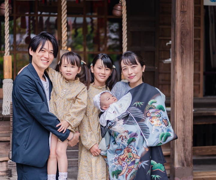 お宮参りのパパの服装。夏・冬の選び方のポイントやカジュアルになりすぎない工夫子育て情報メディア「KIDSNA STYLE」