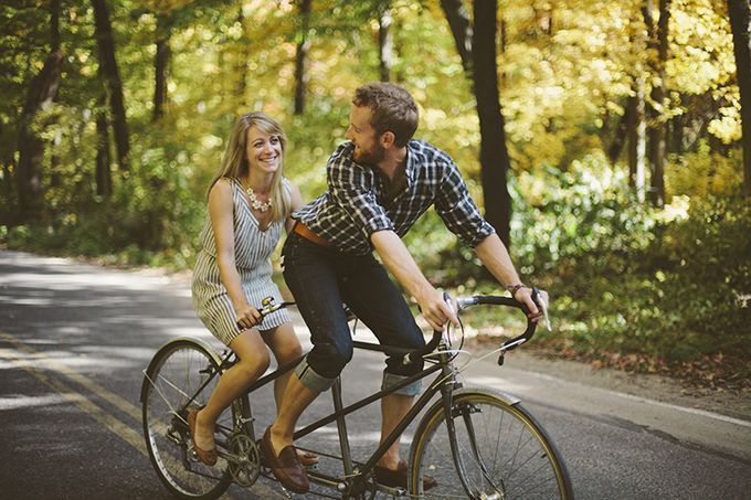 二人乗り自転車 自転車 カップル 恋人の写真素材 - PIXTA
