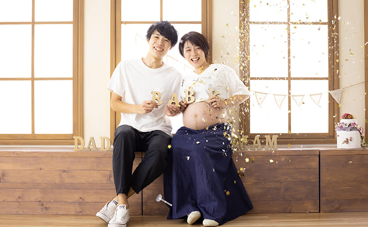 マタニティフォトを夫婦で撮ろう！おすすめのポーズや服装をご紹介マタニティフォトのフォトスタジオ・写真館はらかんスタジオ