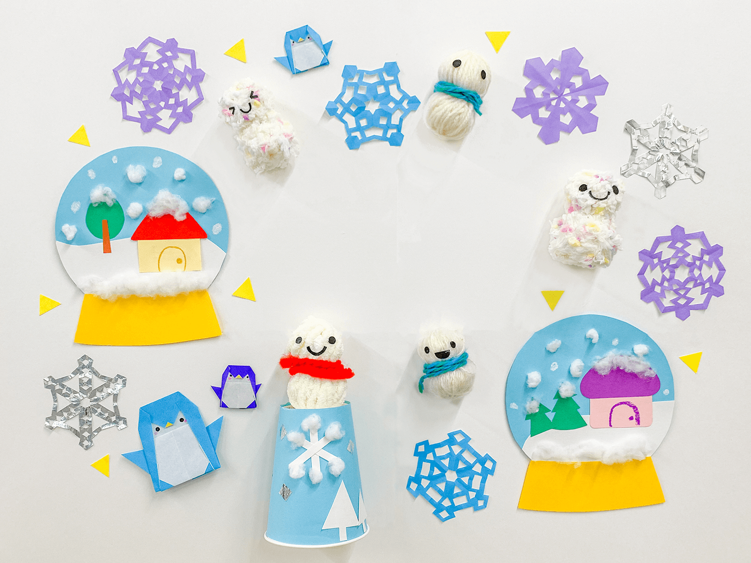 透明カップに, 雪だるまと雪を閉じ込めたら , 手作りスノードームの完成⛄️,楽々園ルンビニ幼稚園年少年中年長満3歳児クラス幼稚園広島市幼稚園広島幼稚園佐伯区幼稚園佐伯区楽々園園庭開放 広島市幼稚園保育士幼稚園の先生教諭子育てママ 子育てパパ園児募集広島市幼稚園選び幼稚園選び広島市子育て スノードーム制作