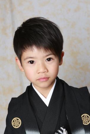 ツーブロアシメアシメツーブロ刈り上げ5歳七五三卒園式入学式男の子の髪型子どもの髪型チョッキンズキッズヘアキッズ専門キッズ専門サロン