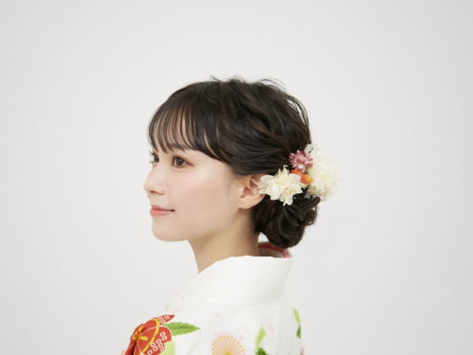 卒業袴に合う髪型・ヘアアレンジは？髪の長さ別に紹介お役立ち情報 卒業袴 マイム