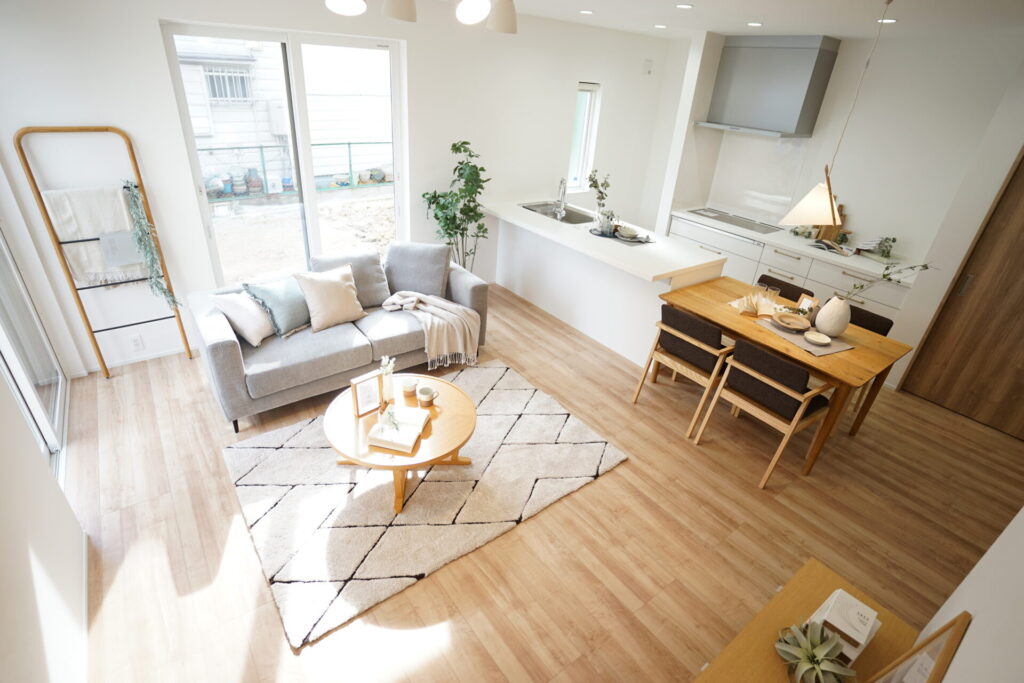 風水専門家に聞く、運気がアップするリビングルームを作るための11のヒントELLE DECORエル・デコ