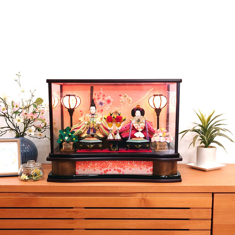 初節句で雛人形を飾る場所は和室の床の間よりリビング？方角も大事