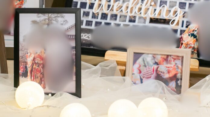 優秀すぎ！ウェルカムスペースにも使える100均フォトフレームのオシャレな飾り方♩ウェディングニュース