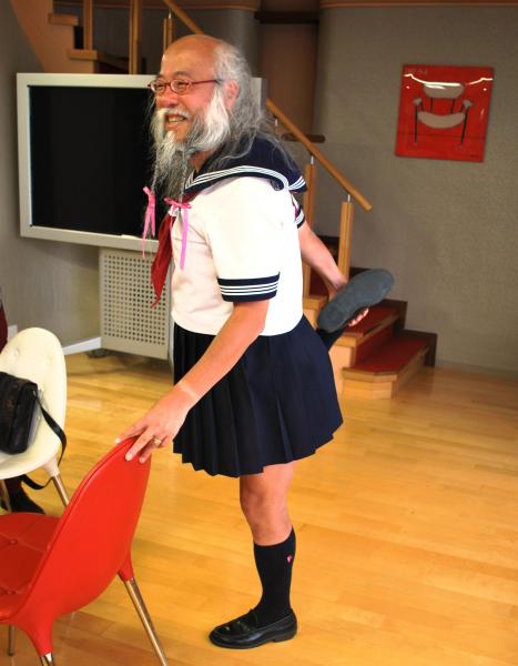 セーラー服おじさん25人が大集合👔→👗, 夢の修学旅行で熊本城🏯へ！, さらに 電車通学を貸切で実現🚆✨,肥薩おれんじ鉄道さんに感謝を込めて🙏, 2025年熊本豪雨で被災された皆さまへお見舞い申し上げます。, また笑顔で旅できる日を願って🌸,セーラー服おじさん修学旅行熊本城肥薩おれんじ鉄道夢の旅熊本