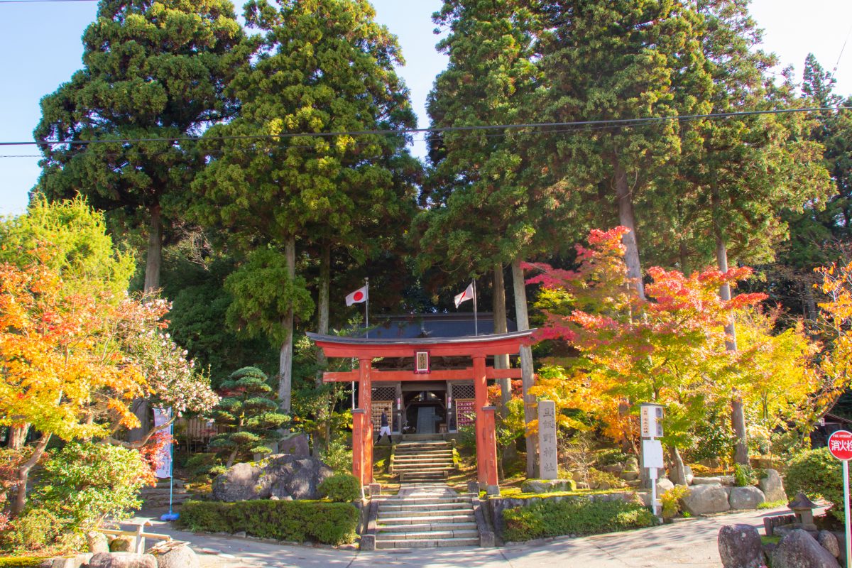 新潟・村上市の藤基神社で叶える荘厳な神前式歴史と芸術が息づく伝統空間 - 縁結び大学