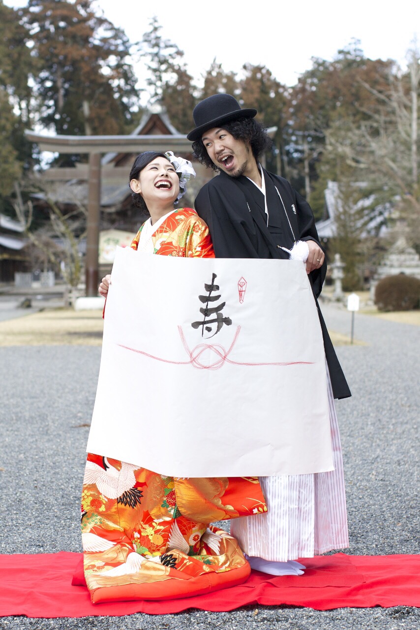 フォトウェディングのポーズ 面白い＆定番13選 失敗しないフォトウェディングのコツも紹介デコルテフォトグラフィー前撮り・フォトウェディング