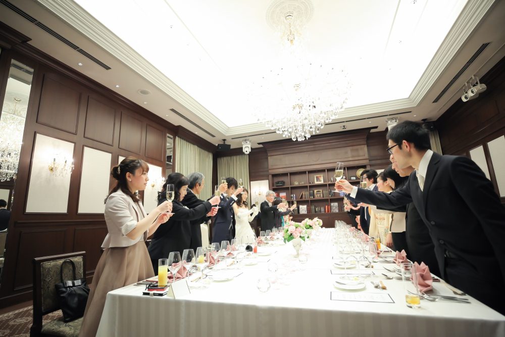 両家顔合わせ食事会 兄弟姉妹や親族が参加するには？席順・手土産はどうする？ゼクシィ