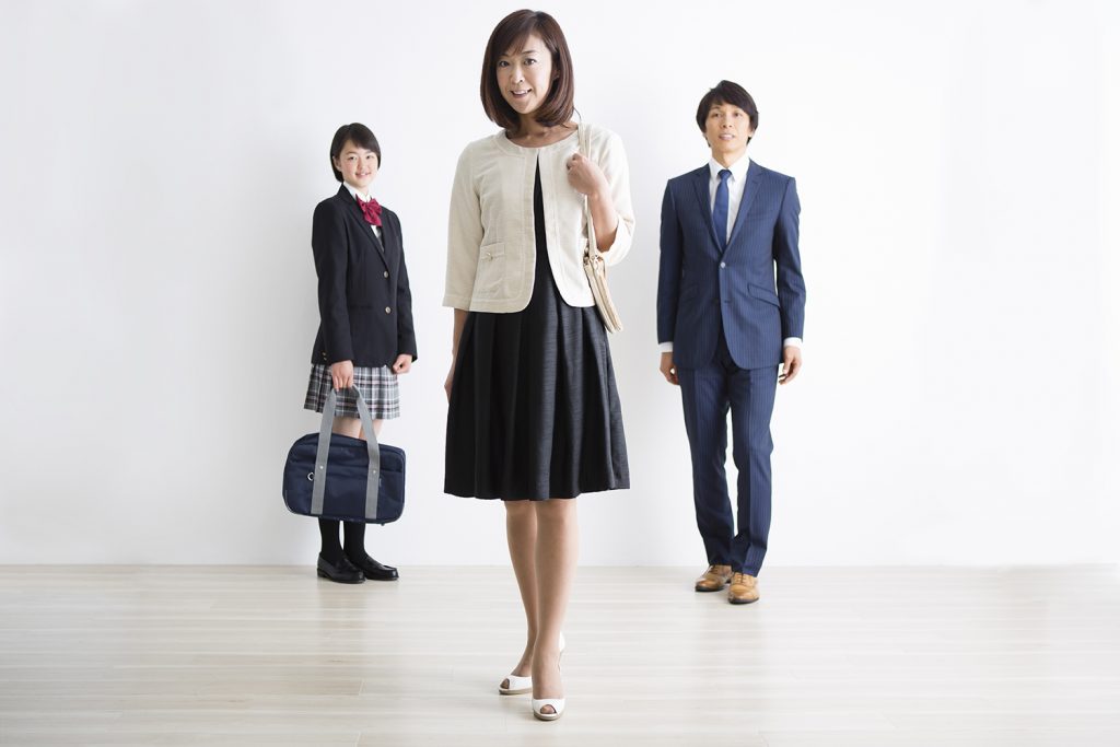 紺・グレー、黒や白は賛否両論!?卒業式や入学式の親のスーツマナー子供の行事・お祝いAll About