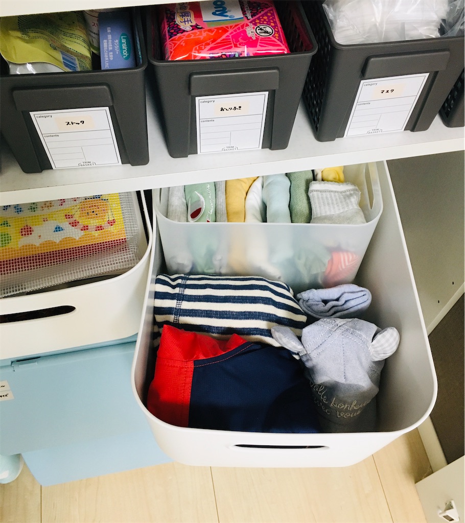 クローゼットを開ける猫 赤ちゃん用品で対策エヌキャットブログ