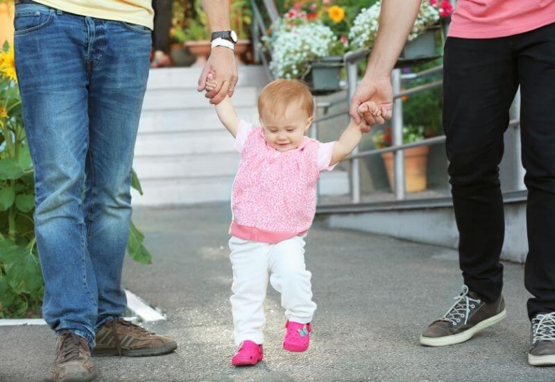 親子が手をつなぐ必要性！メリットや悩みの解決策を知ろう - teniteo テニテオ