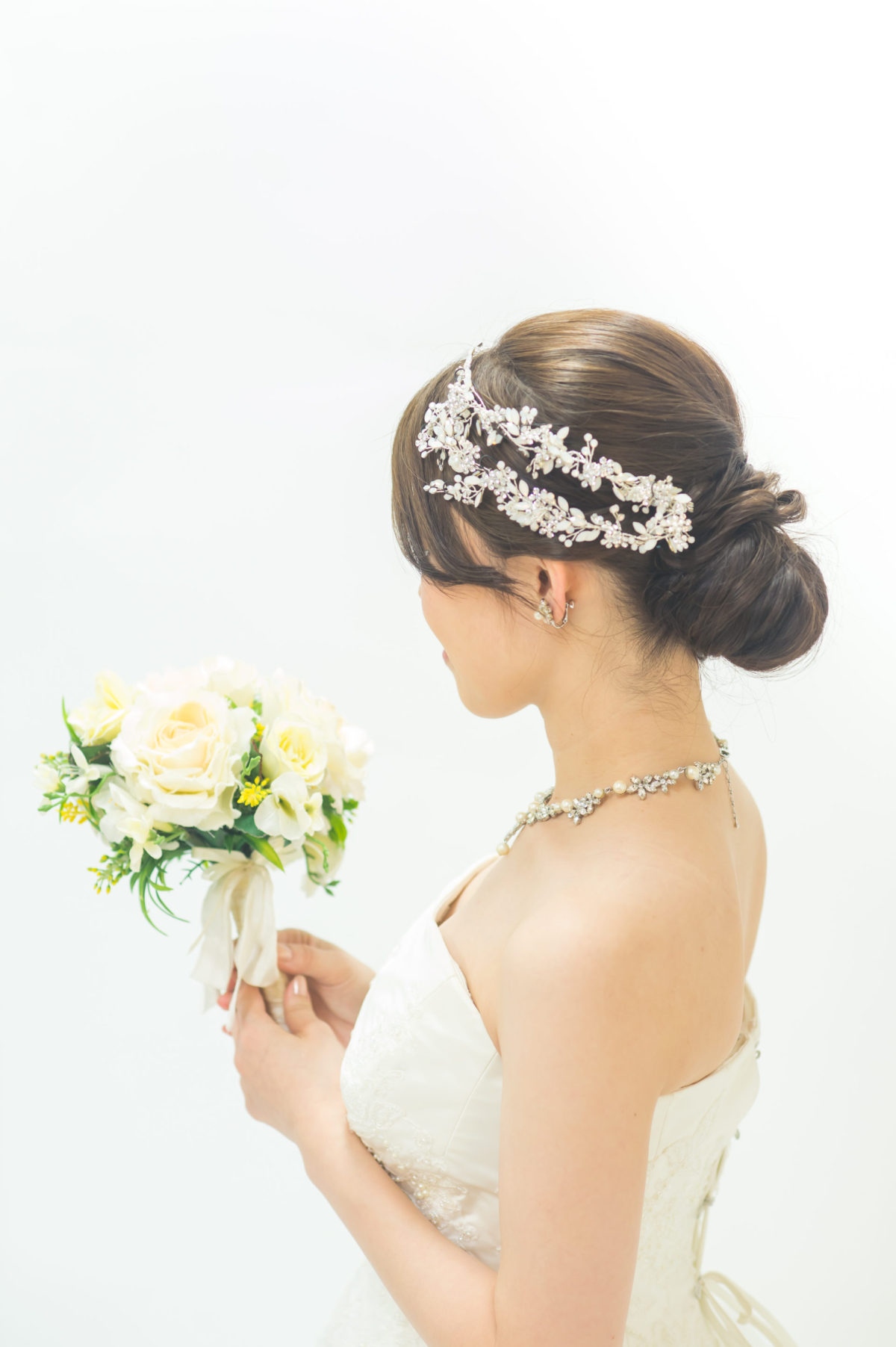 女性の憧れ！♡花嫁様の象徴『ティアラ』をつけた挙式ヘアをご紹介！│ビアンベール三条ビアンベール from Arkbell