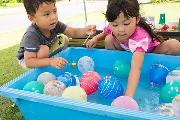夏祭り🌻 縁日の様子です😆 ・ ゲームコーナー、製作コーナー、くじ引き、水ヨーヨーなど、家族で楽しむ姿がたくさん見れました✨園児たちの浴衣姿もとっても可愛かったです☺️夏祭りゲーム製作くじ引き水ヨーヨーこども園幼稚園保育園多賀城仙台