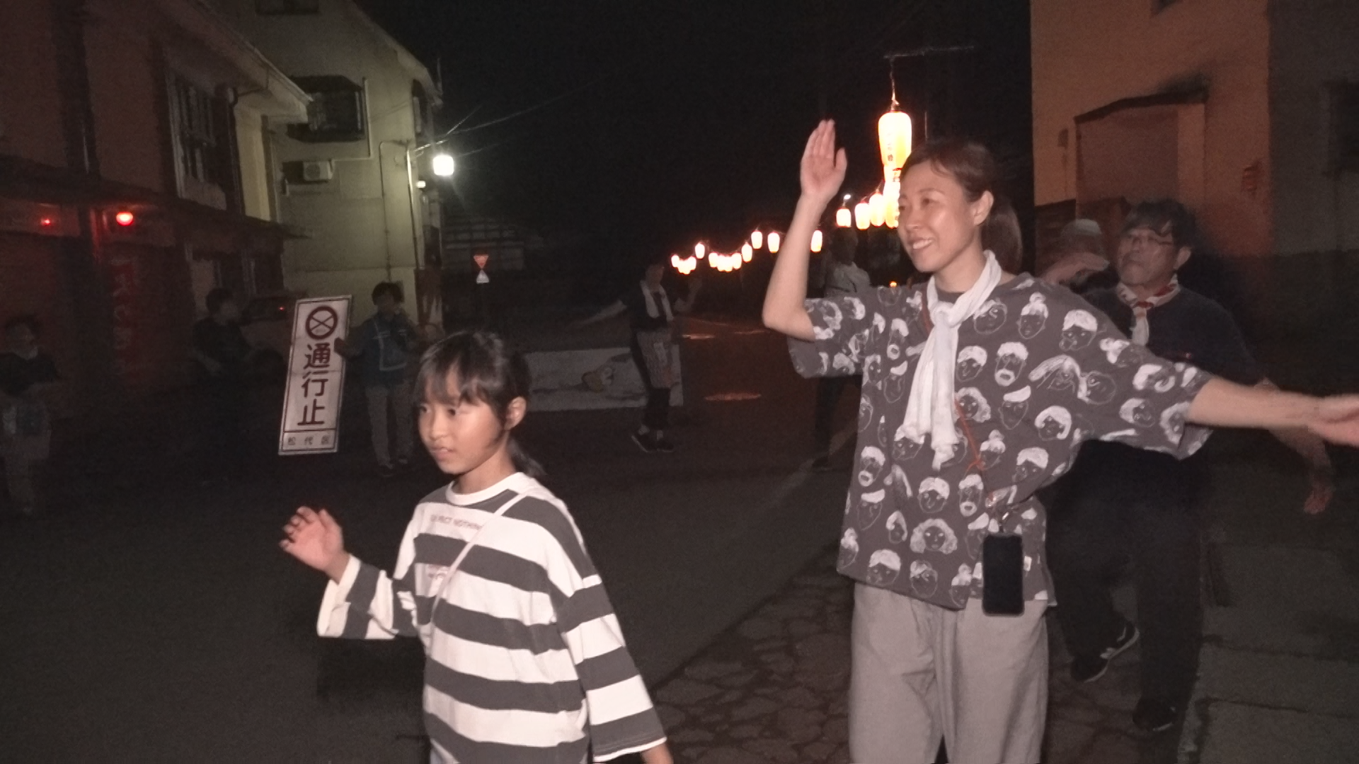 立ち小便をする幼稚園男児12747699 の写真素材 - アフロ