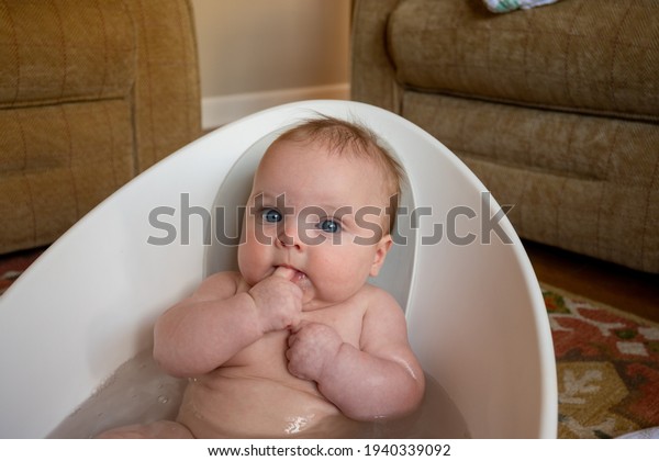 漫画 お風呂で暴れる赤ちゃん！おもちゃのアヒルが 予想外の結果に？kosodate LIFE 子育てライフ