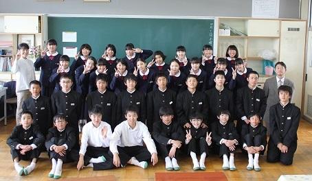 3年生の集合写真です😊 皆さん笑顔が素敵です💕女子商業学校生活体育祭仮装クラス写真集合写真