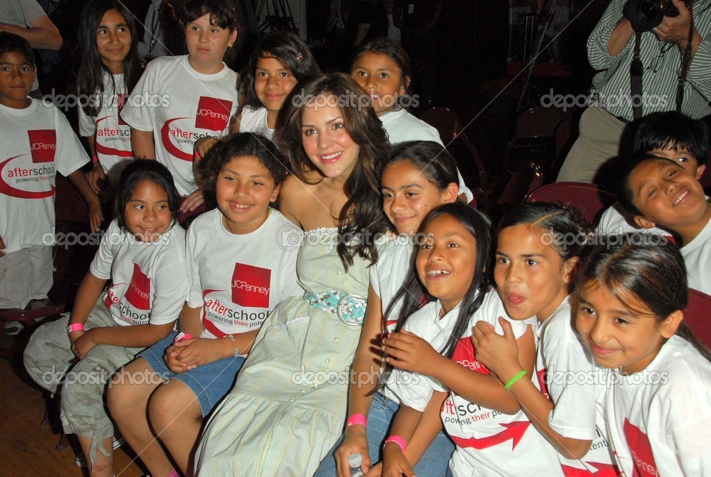 キャサリンマクフィーがかわいい！性格や彼氏は？結婚歴や子供はいる？スコーピオン主演のエリスガベルと恋人だった！？ – 海外ドラマ情報