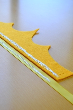 ハーフバースデー 100均 王冠TikTok