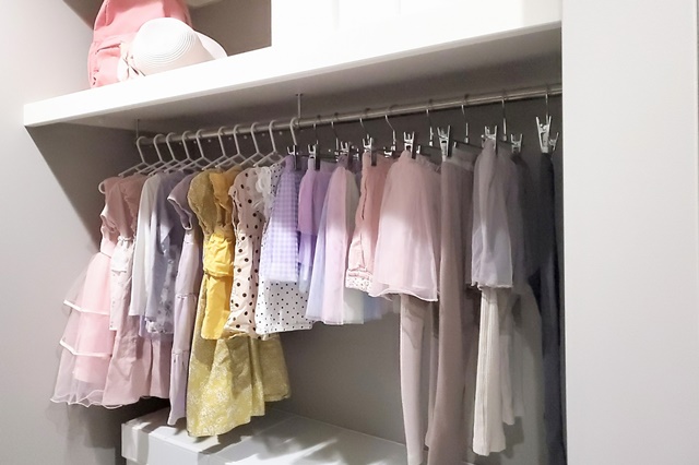 ハンガーを使った子供服の収納術や、サイズアウト した服の整理整頓方法 - 北欧、暮らしの道具店