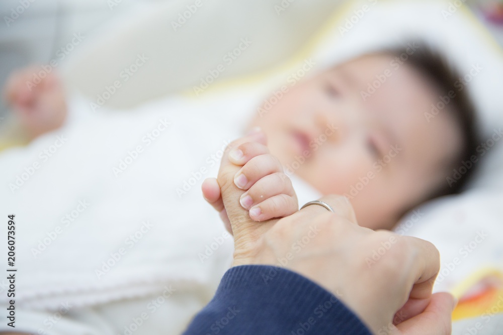 コンビ ベビー爪切り にぎってピタッ 安心つめきりハサミセット 赤ちゃんの握る本の通販 by Kimi's shopラクマ