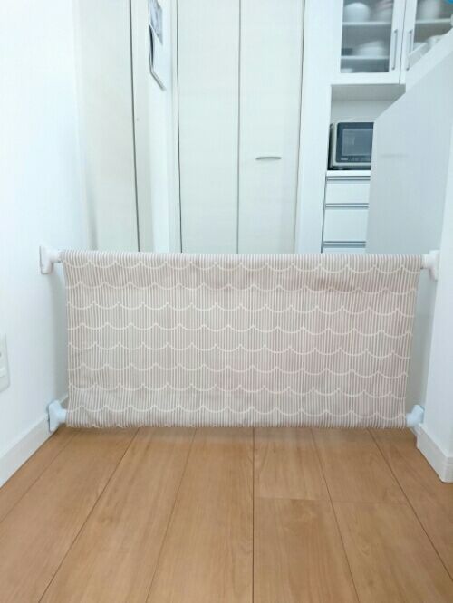 置くだけ 倒れないベビーゲート9選 自立式ベビーゲートは手作りできる?イエコレクション iecolleインテリア、雑貨情報が満載のWEBメディア