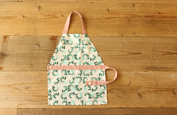 エプロンの作り方 子供サイズでゴム付き裏地付きでリバーシブル対応