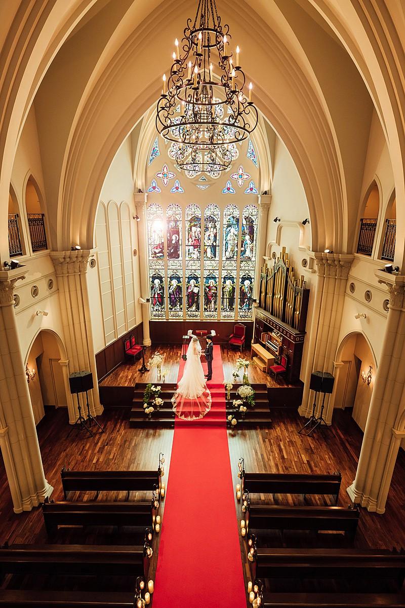 ステンドグラスから放たれる美しい光に包まれて思い出に残る結婚式を♫京都の結婚式場 - 京都セントアンドリュース教会