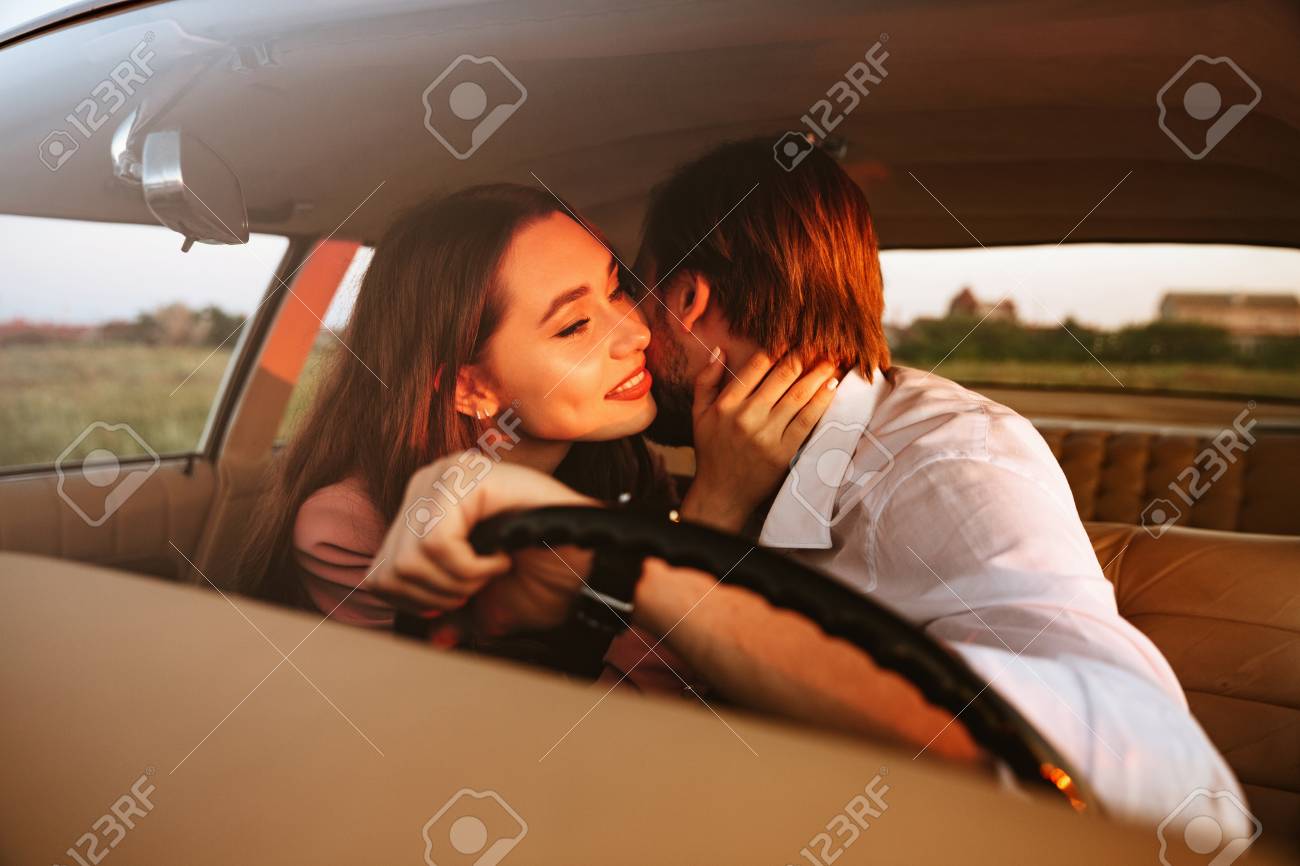 車 キスの画像の写真 - 無料の高画質写真をダウンロードFreepik