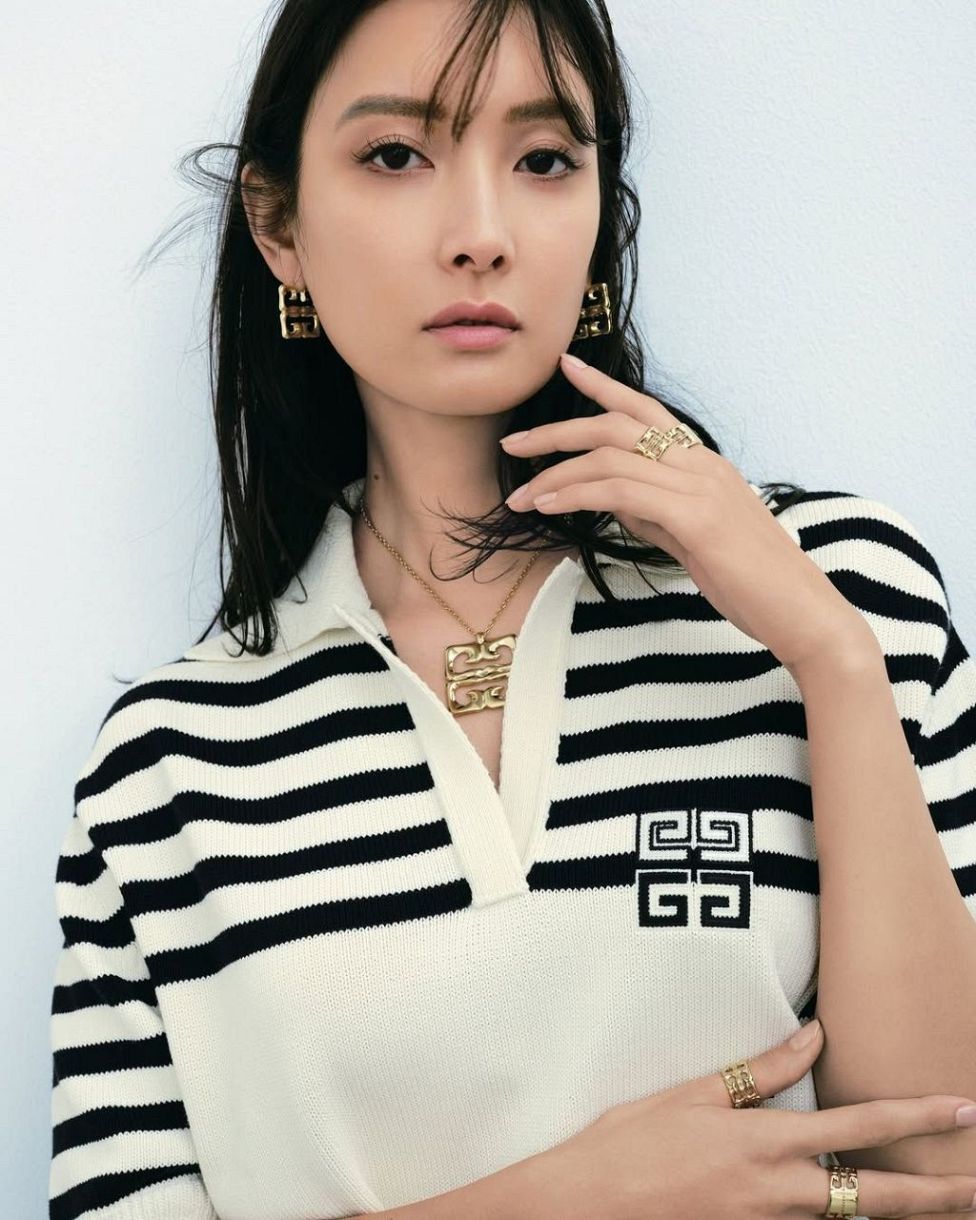 ついに写真解禁です」菜々緒＆鈴木亮平〝ビーチで驚愕スタイル〟披露！大胆ポーズに「足が長い!!!」「爽やか体操のお姉さんお兄さん」の声：「おっ！」でつながる地元密着のスポーツ応援メディア西スポWEB OTTO