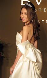 いつも応援してくださる皆様へ この度、かねてよりお付き合いをしておりました俳優の尚玄さんと、お互いの誕生日である本日6月20日に入籍致しましたことをご報告させていただきます。いつも支えてくださっている皆様に感謝をお伝えするとともに、どうかあたたかく見守っ