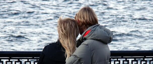 男性心理 腰に手を回す彼の本音は？脈あり？それとも 行動から真意と関係を進展させる方法男性心理 彼の本音と行動の秘密！恋愛の悩みを解決し、愛される私に変わるヒントまとめ