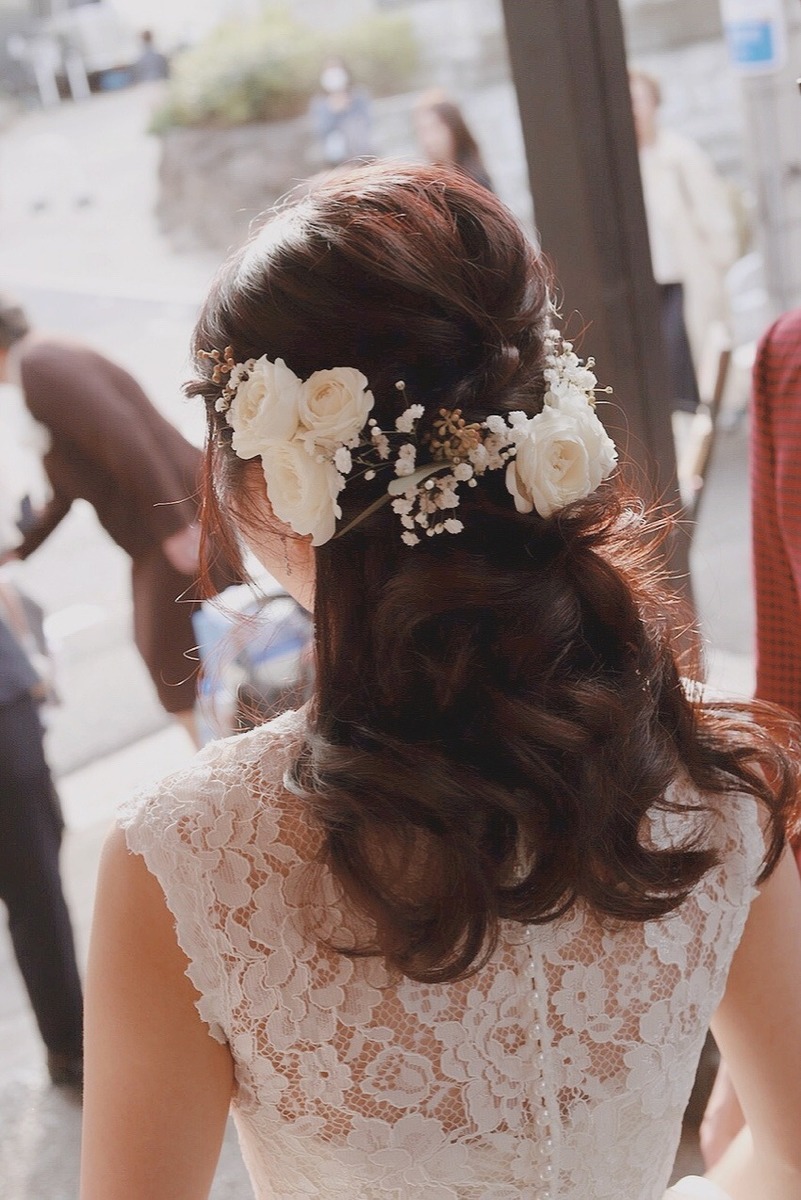 最新版 ウェディングドレスに似合う髪型♡花嫁ヘアアレンジ一覧omotte magazine from ANNIVERSAIRE記念日にまつわるマガジン