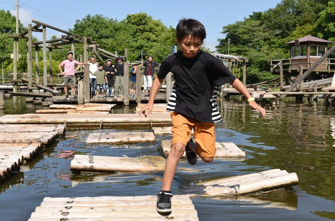 小学生でも出来る簡単ヘアアレンジ 100均グッズで簡単に出来るアレンジを美容師が紹介します。イベントごとや、体育祭、結婚式やお呼ばれの子供のヘアアレンジにおすすめです