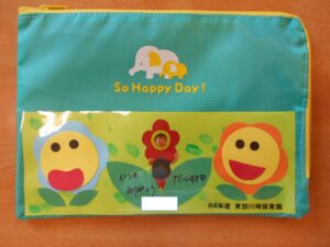 @haruharo_made ←他の投稿も見てね！, \ファミリーデーの製作 , 幼児さん向けの花束💐,にじみ絵でジャバラ織の花を作って紙皿に貼った花束を作ったよ！, 指先をたくさん使う製作！, ★型紙はサブスクで配信中！, →@haruharo_made, サブスク欄から登録できるよ！, 他にもたくさんの素材配布！, ハイライトで配布素材をのせてるよ,