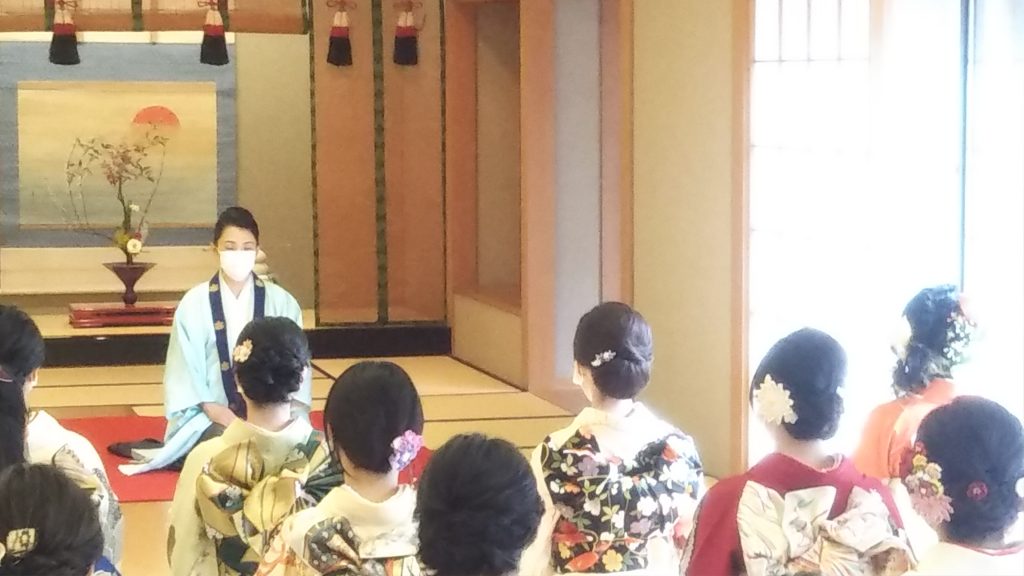 池坊専好さんに聞く事業承継問題 池坊海外ツアーの思い出 幼少期の秘話 東京の大学時代に培ったものとは 女性初の家元となる意気込みとは 仕事と子育ての両立 息子さんへの思いとは