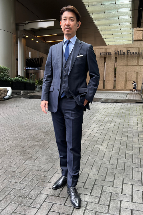 ネイビースーツの着こなしと選び方ネクタイ・靴・シャツの合わせ方やコーデも紹介 - ENJOY ORDER Magazine