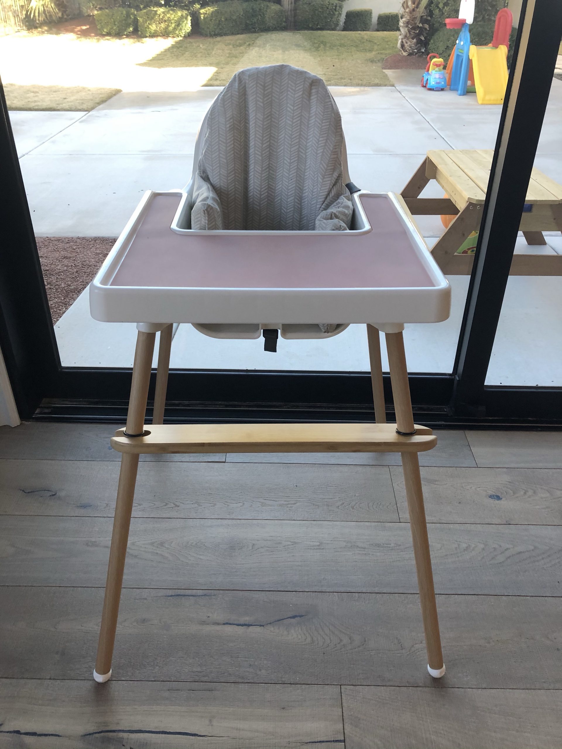 保育士考案 子供の食事に対する集中力をアップする 椅子・手作り足置き・言葉・環境